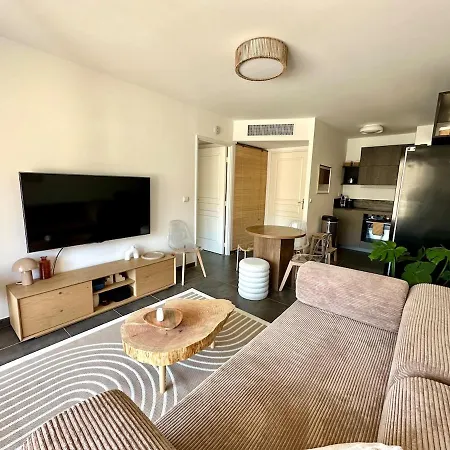 Luxury With Terrace Ac And Parking Apartment