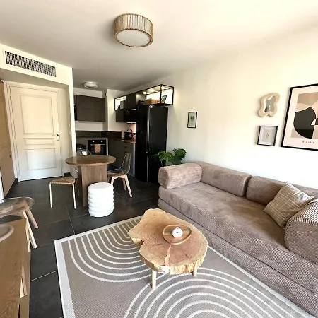 Luxury With Terrace Ac And Parking