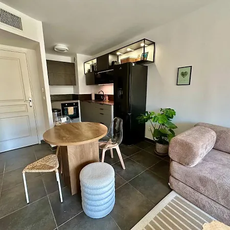 Luxury With Terrace Ac And Parking Apartment *