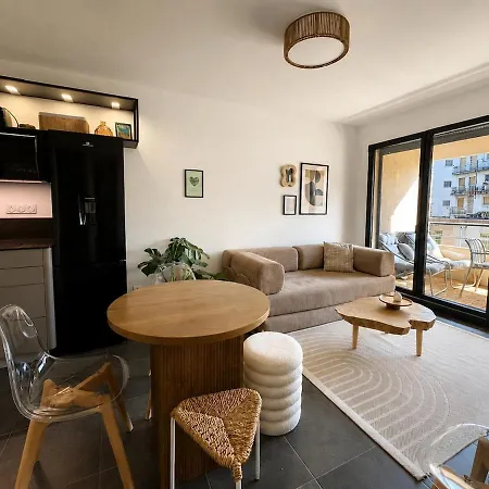 Luxury With Terrace Ac And Parking Apartment *